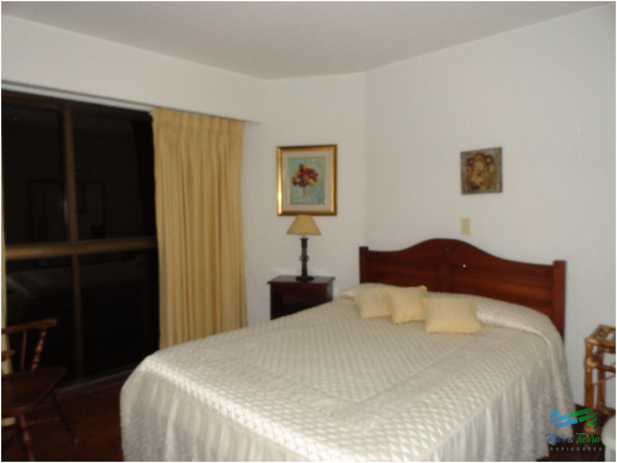 Apartamento ID.12 - Apartamento en alquiler 3 dormitorios, frente al mar en Punta del Este.