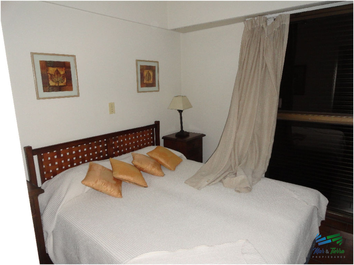 Apartamento ID.12 - Apartamento en alquiler 3 dormitorios, frente al mar en Punta del Este.