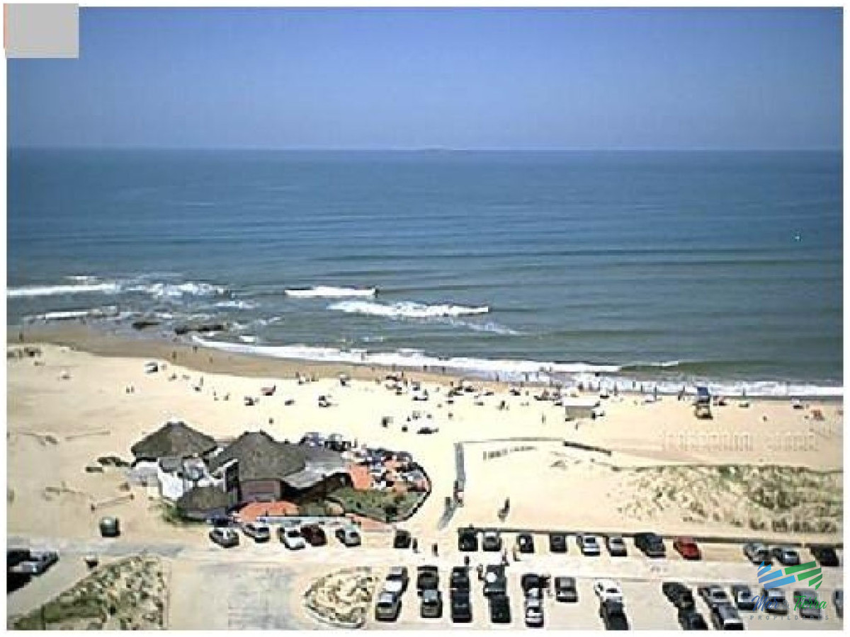 Apartamento ID.12 - Apartamento en alquiler 3 dormitorios, frente al mar en Punta del Este.