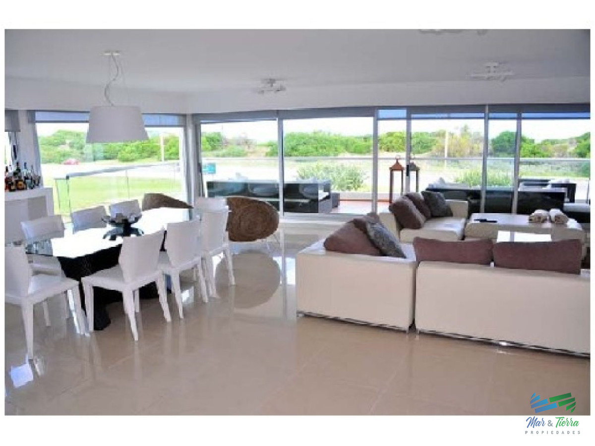 Apartamento ID.1309 - Vendo apartamento 3 dormitorios, primera línea playa brava, Punta del Este