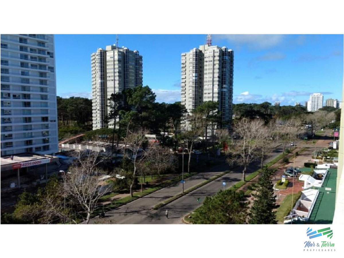 Apartamento ID.1318 - En alquiler.. Av. Roosevelt. Edificio con servicios.