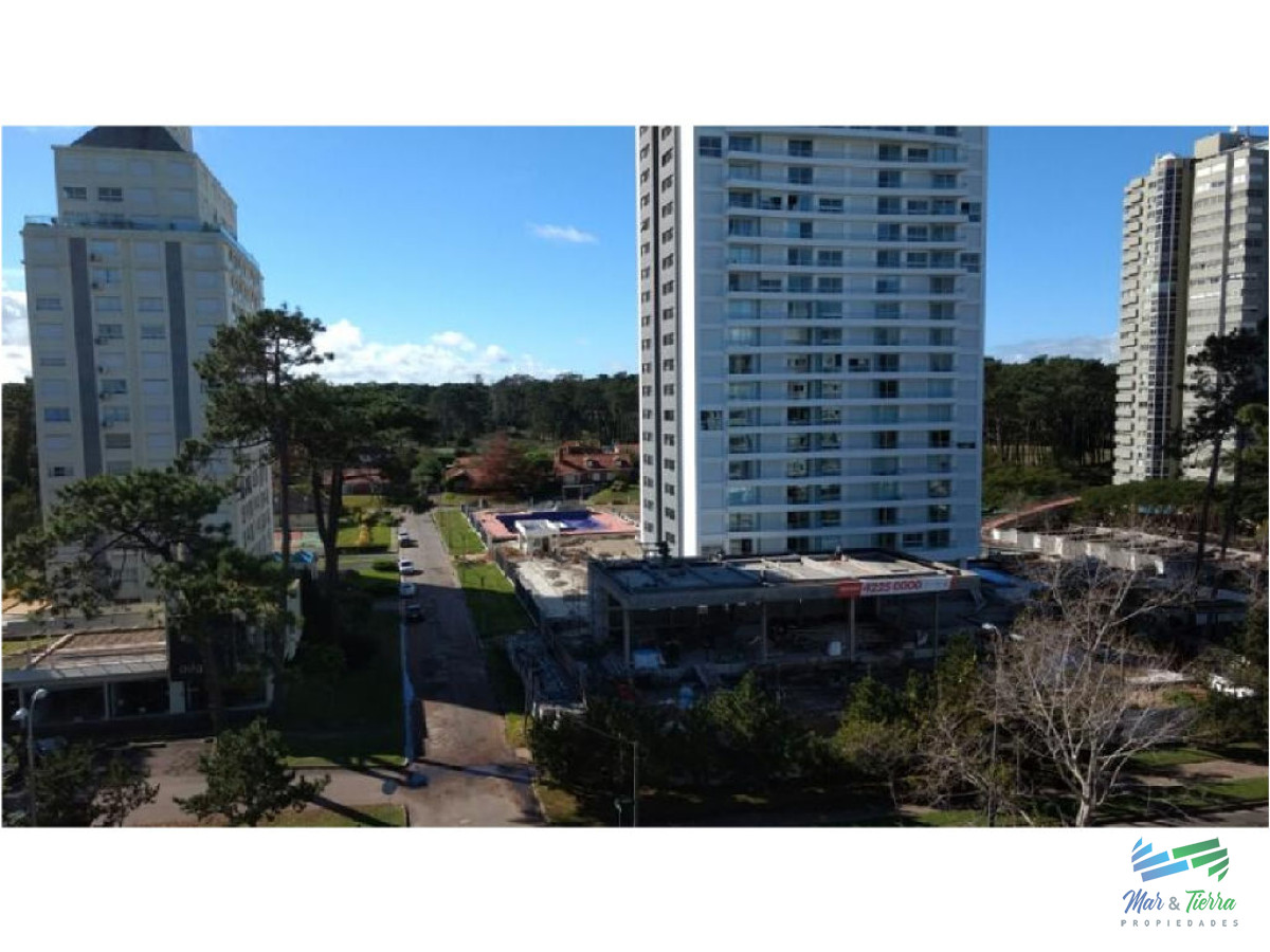 Apartamento ID.1318 - En alquiler.. Av. Roosevelt. Edificio con servicios.