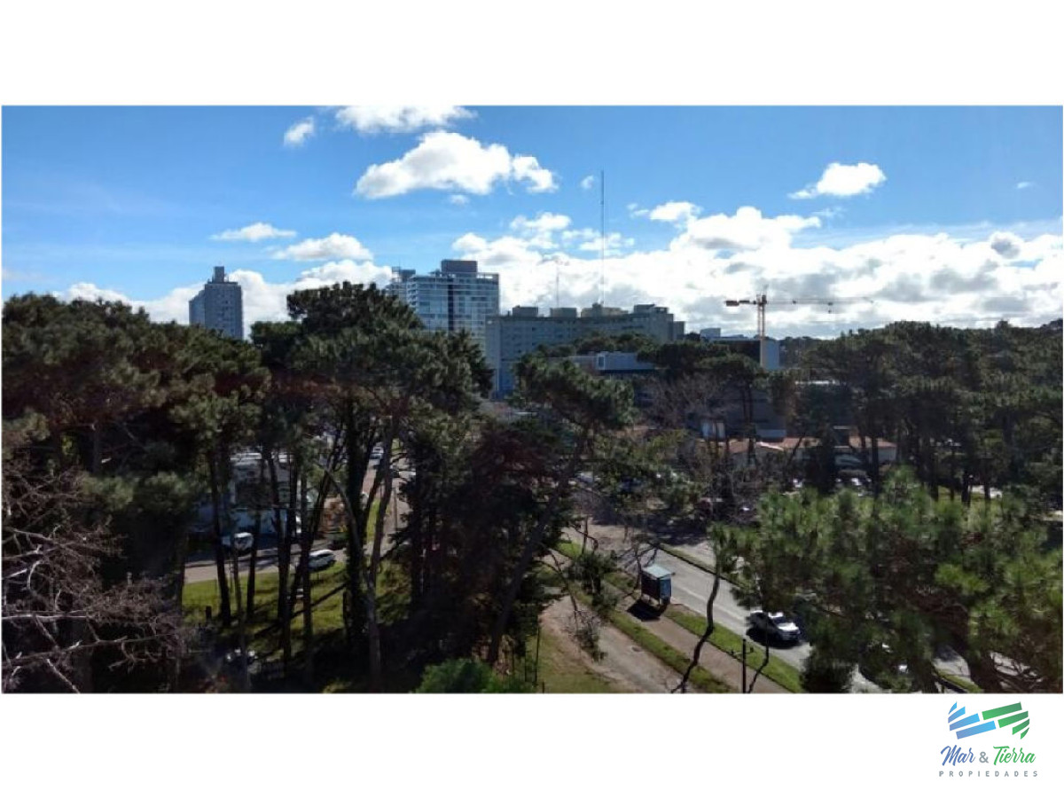 Apartamento ID.1318 - En alquiler.. Av. Roosevelt. Edificio con servicios.