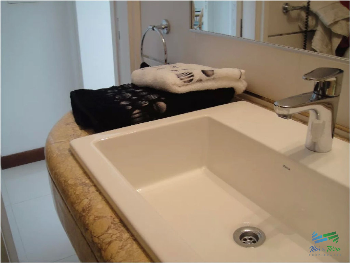 Apartamento ID.1321 - En venta.. Piso alto con espectacular vista al Puerto.