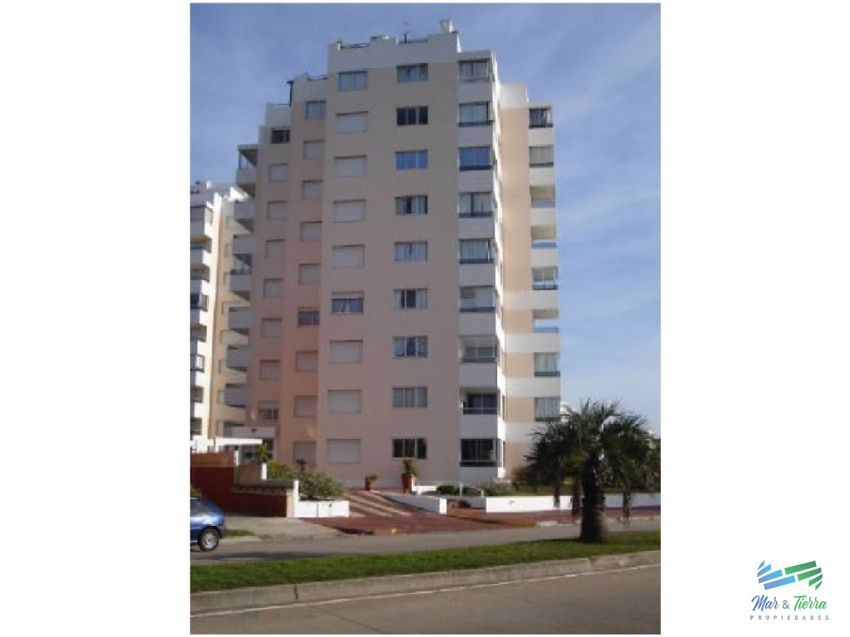 Apartamento ID.132 - En alquiler.. a pasitos del mar.. edificio con servicios.