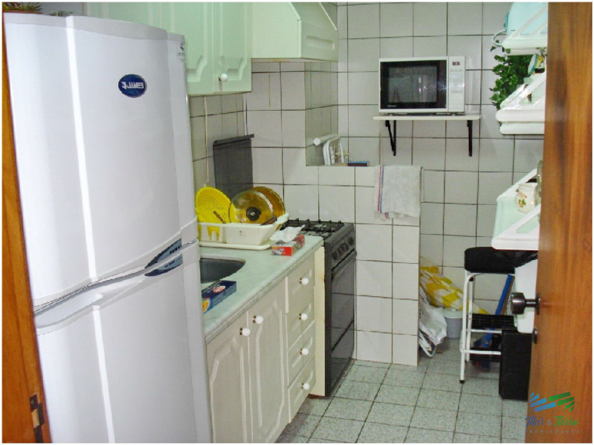 Apartamento ID.132 - En alquiler.. a pasitos del mar.. edificio con servicios.