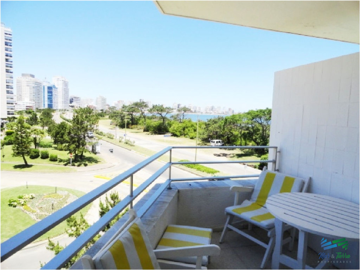 Apartamento ID.1353 - Edificio bajo.. en primera línea, playa mansa.