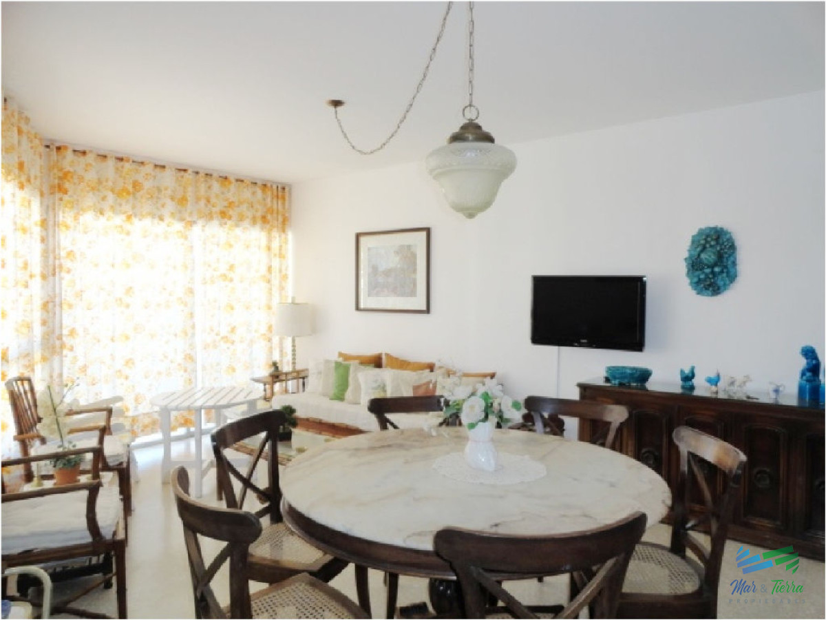 Apartamento ID.1353 - Edificio bajo.. en primera línea, playa mansa.