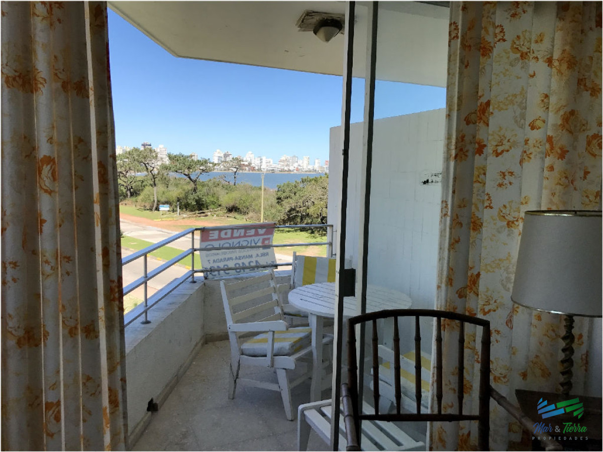 Apartamento ID.1353 - Edificio bajo.. en primera línea, playa mansa.