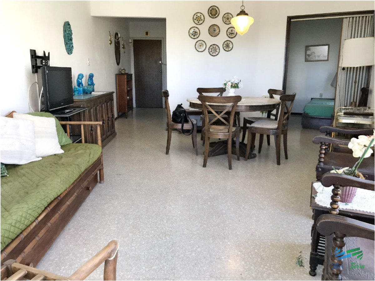 Apartamento ID.1353 - Edificio bajo.. en primera línea, playa mansa.