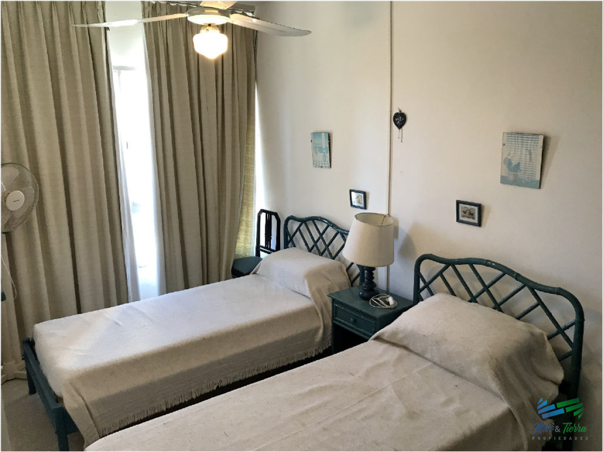 Apartamento ID.1353 - Edificio bajo.. en primera línea, playa mansa.