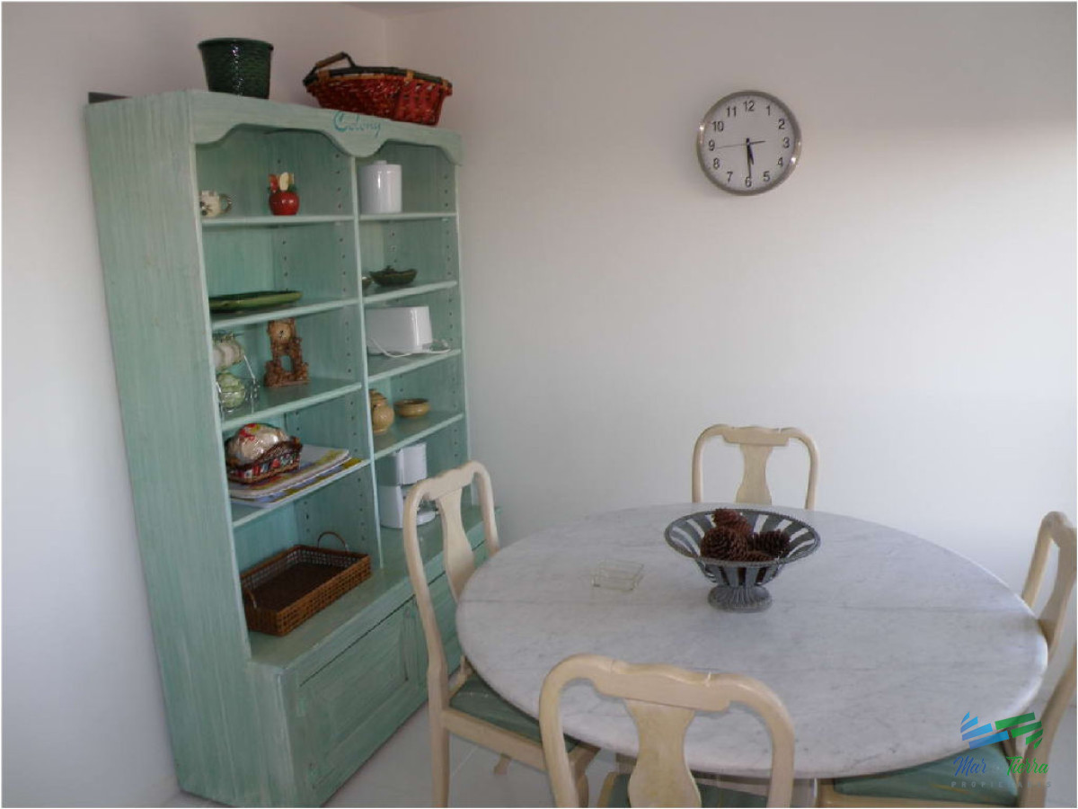 Apartamento ID.1372 - Vendo apartamento 4 dormitorios frente al mar, edificio con servicios, playa mansa, Punta del Este