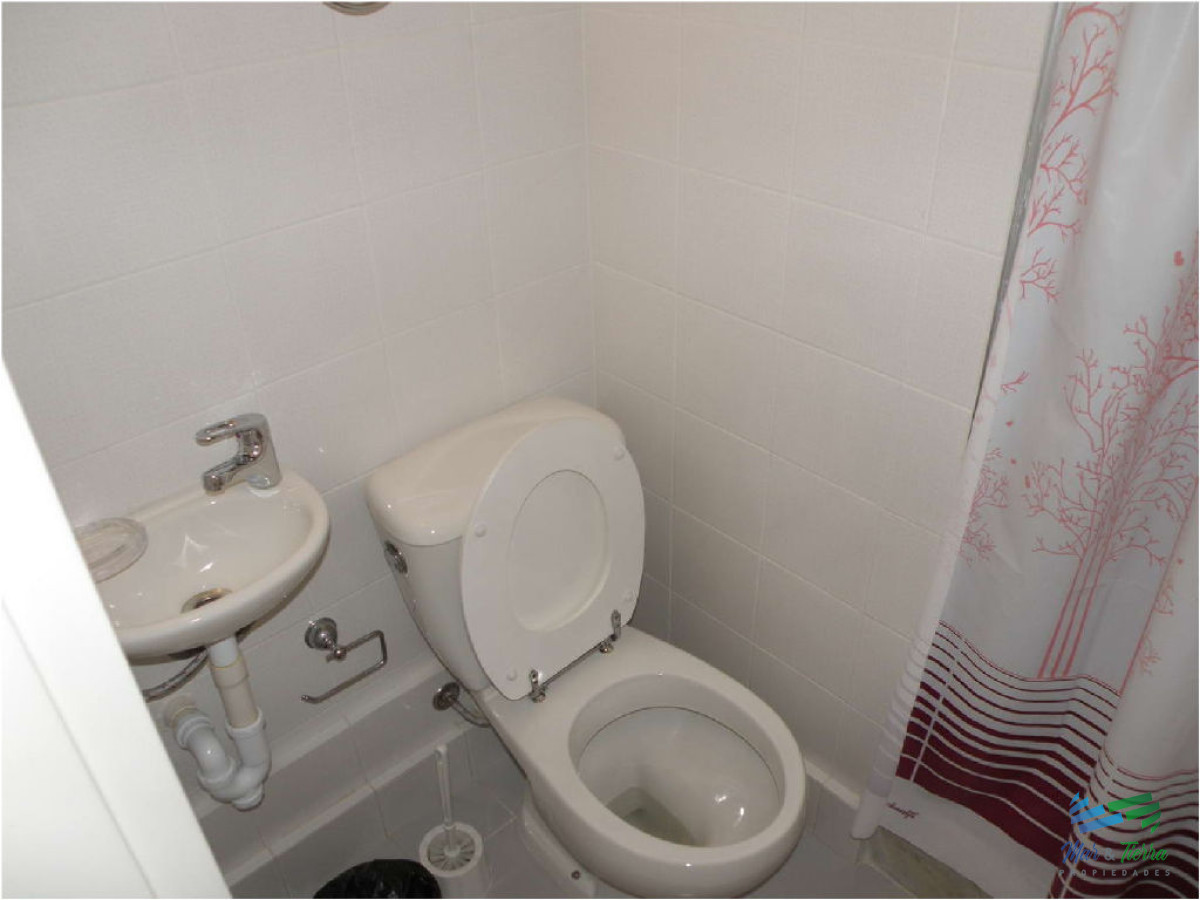 Apartamento ID.1372 - Vendo apartamento 4 dormitorios frente al mar, edificio con servicios, playa mansa, Punta del Este