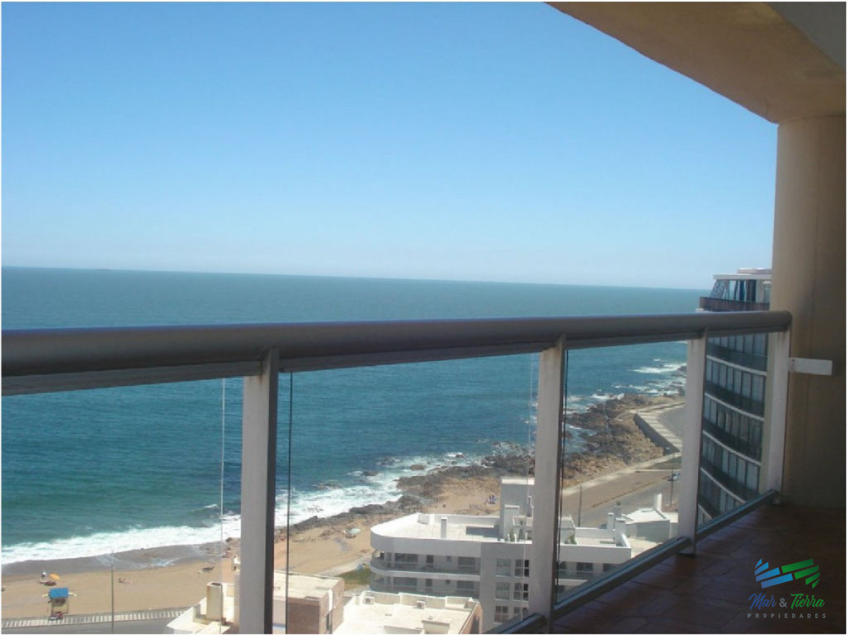 Apartamento ID.1396 - Apartamento en venta en Península, piso alto con vista al mar!!!