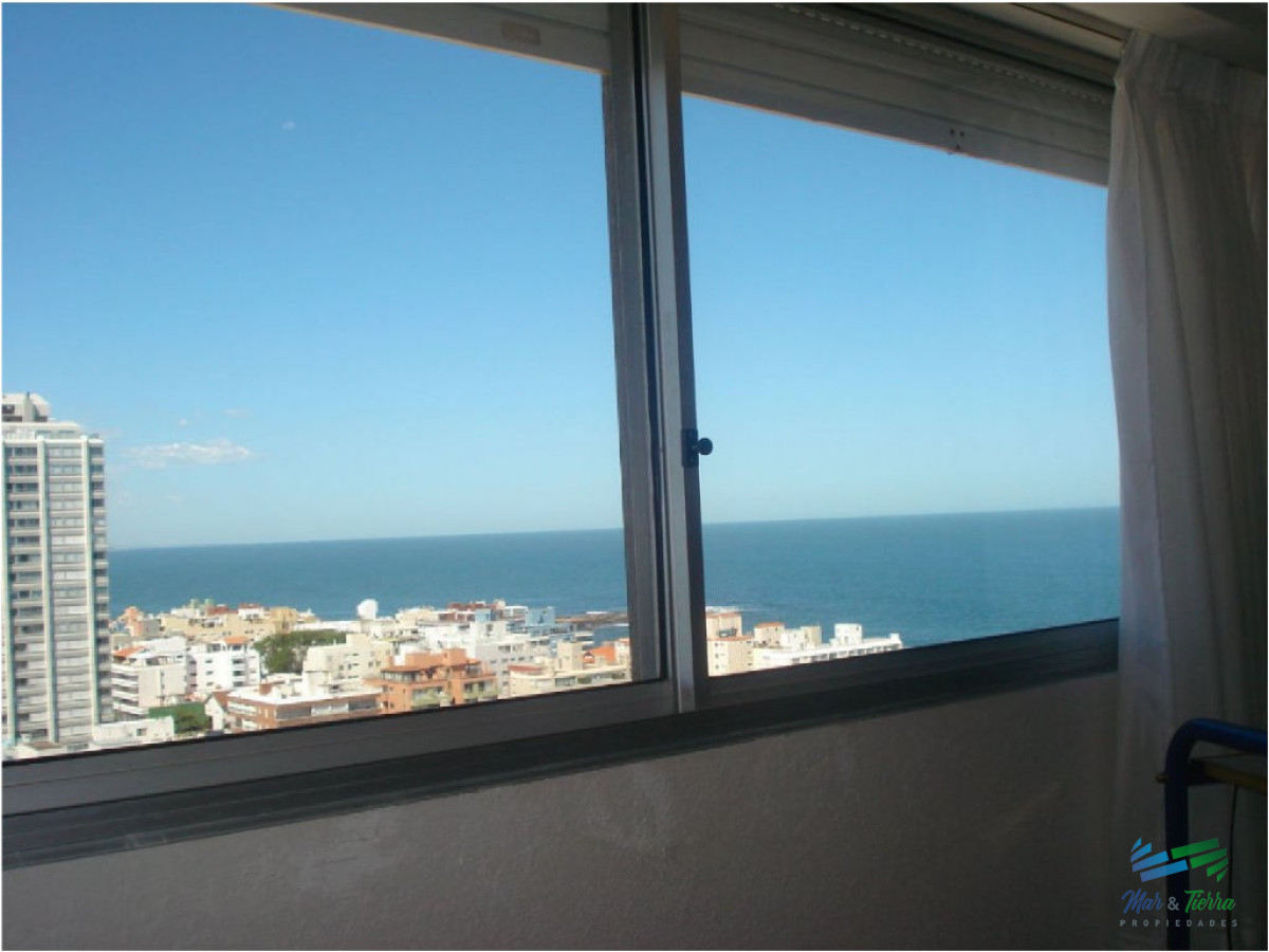 Apartamento ID.1396 - Apartamento en venta en Península, piso alto con vista al mar!!!