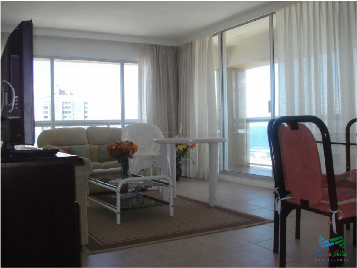 Apartamento ID.1396 - Apartamento en venta en Península, piso alto con vista al mar!!!
