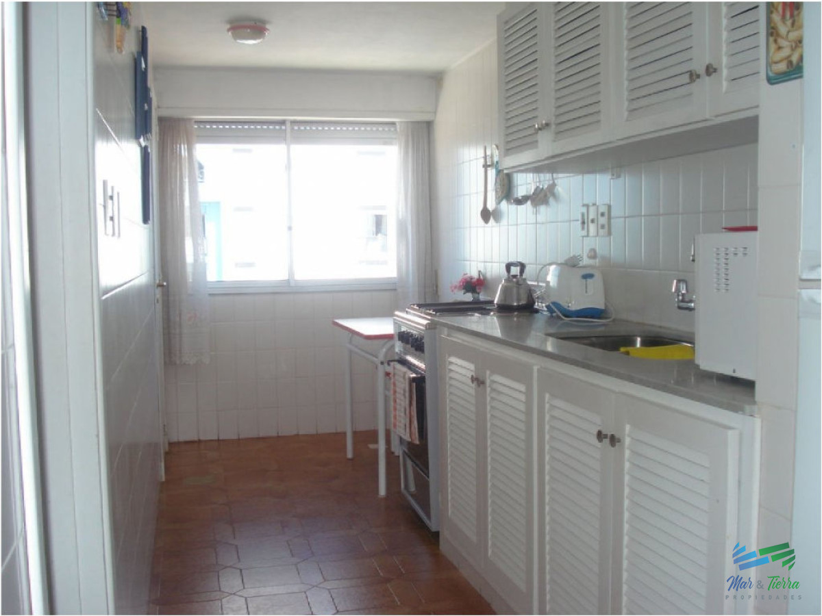 Apartamento ID.1396 - Apartamento en venta en Península, piso alto con vista al mar!!!