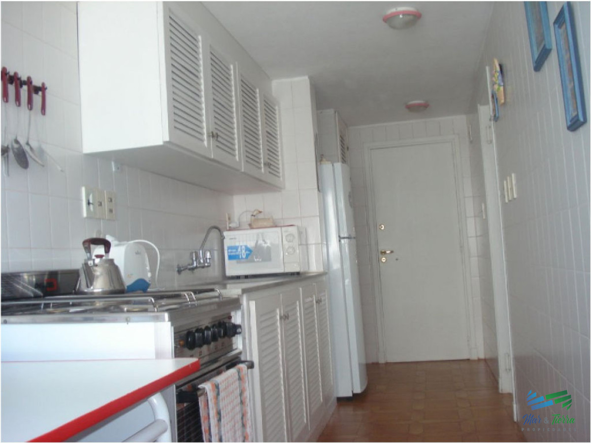 Apartamento ID.1396 - Apartamento en venta en Península, piso alto con vista al mar!!!