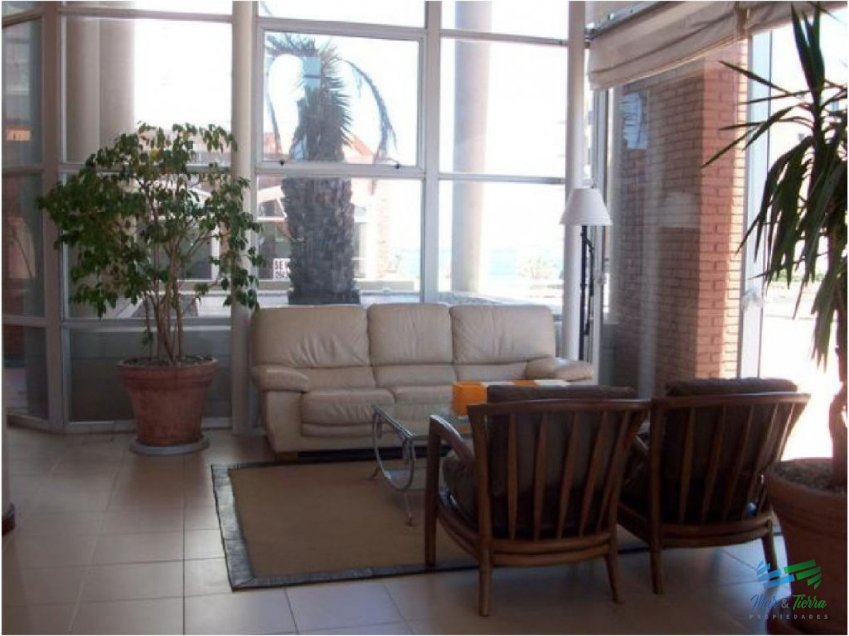 Apartamento ID.1396 - Apartamento en venta en Península, piso alto con vista al mar!!!