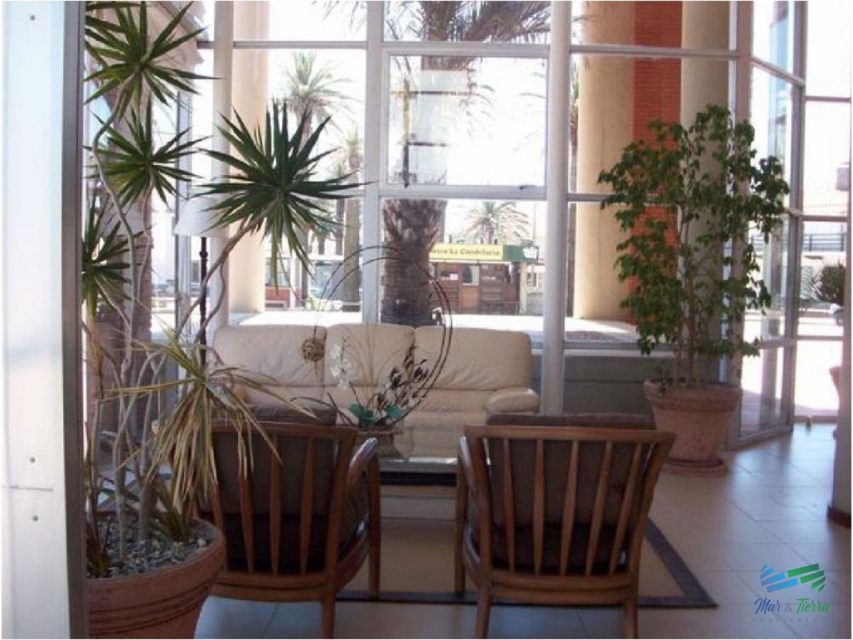 Apartamento ID.1396 - Apartamento en venta en Península, piso alto con vista al mar!!!