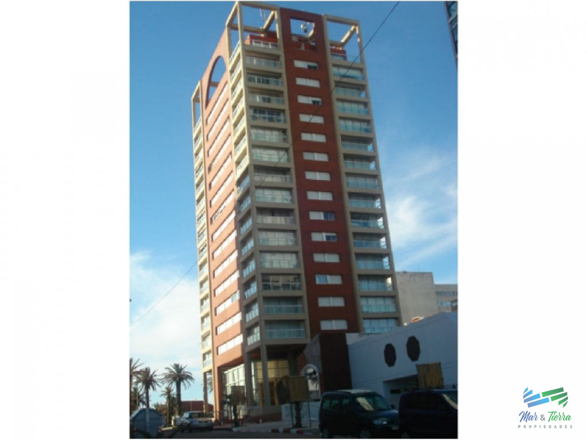 Apartamento ID.1396 - Apartamento en venta en Península, piso alto con vista al mar!!!