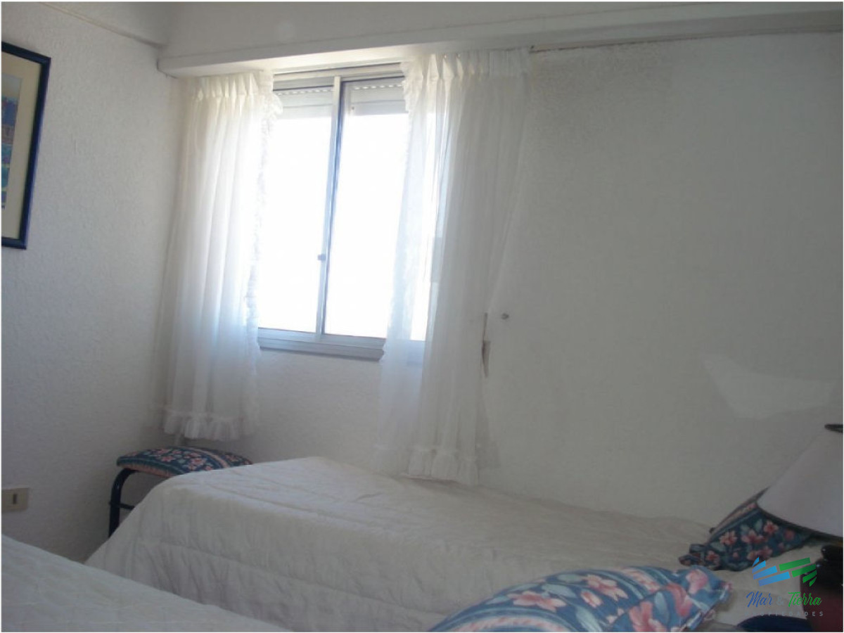 Apartamento ID.1396 - Apartamento en venta en Península, piso alto con vista al mar!!!