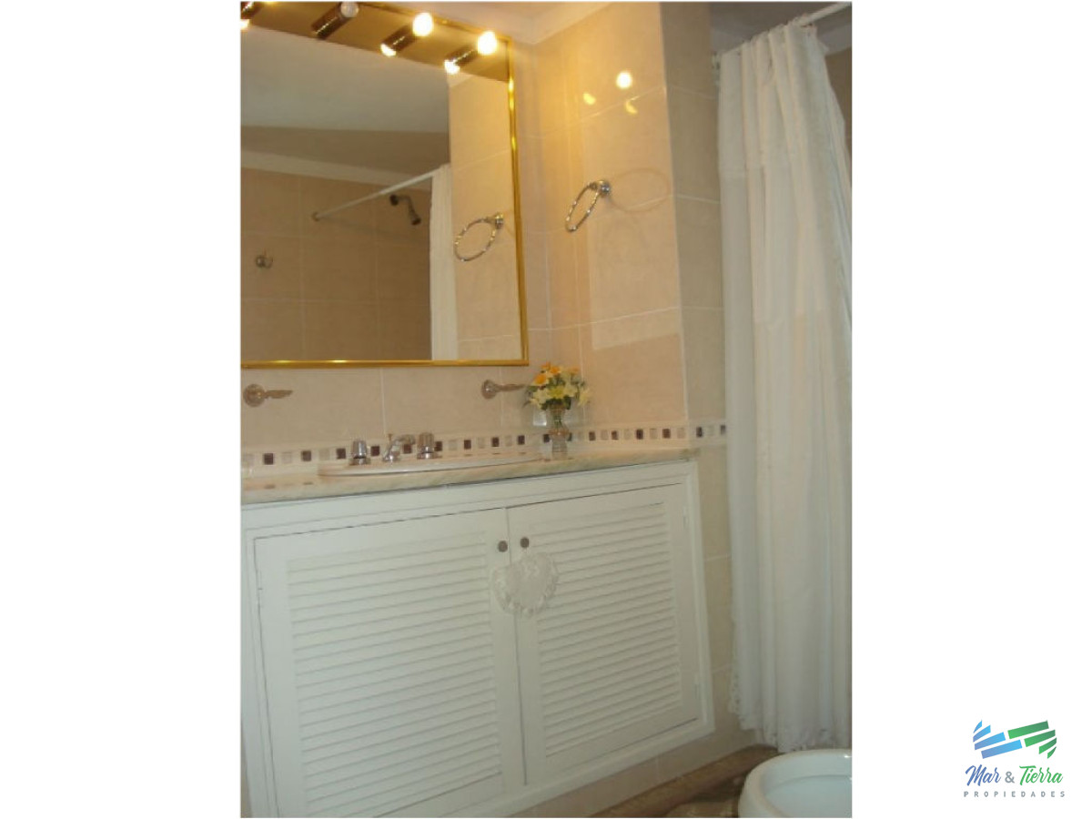 Apartamento ID.1396 - Apartamento en venta en Península, piso alto con vista al mar!!!