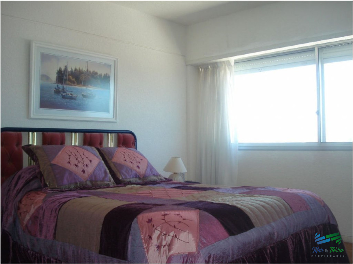 Apartamento ID.1396 - Apartamento en venta en Península, piso alto con vista al mar!!!