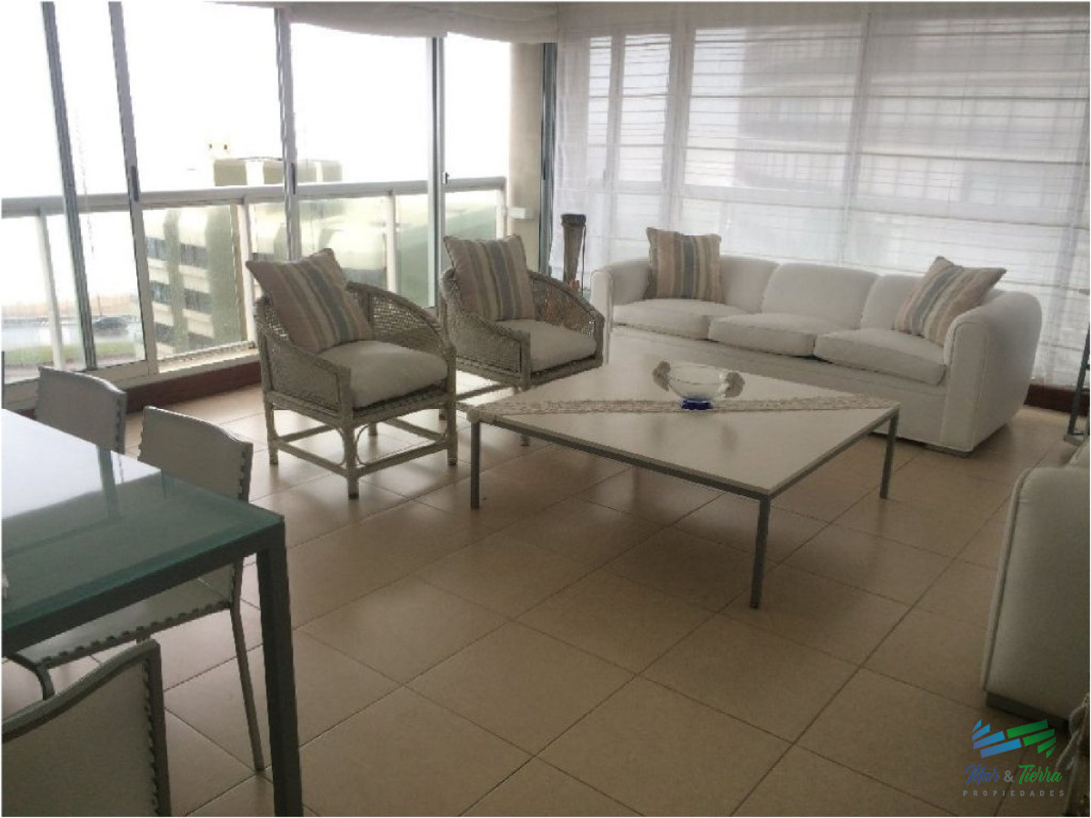 Apartamento ID.1397 - Apartamento en venta, piso alto con vista al mar en Peninsula, Punta del Este