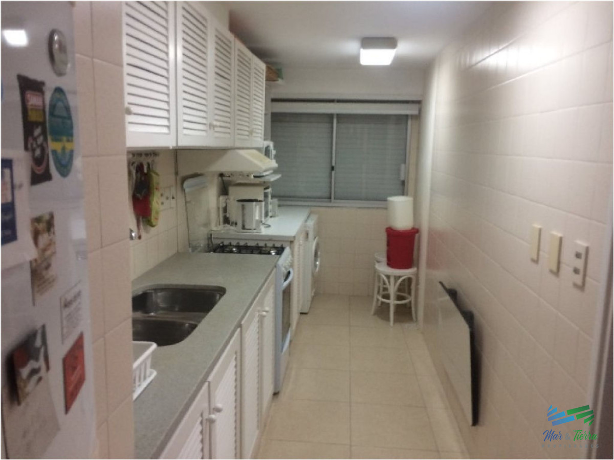 Apartamento ID.1397 - Apartamento en venta, piso alto con vista al mar en Peninsula, Punta del Este