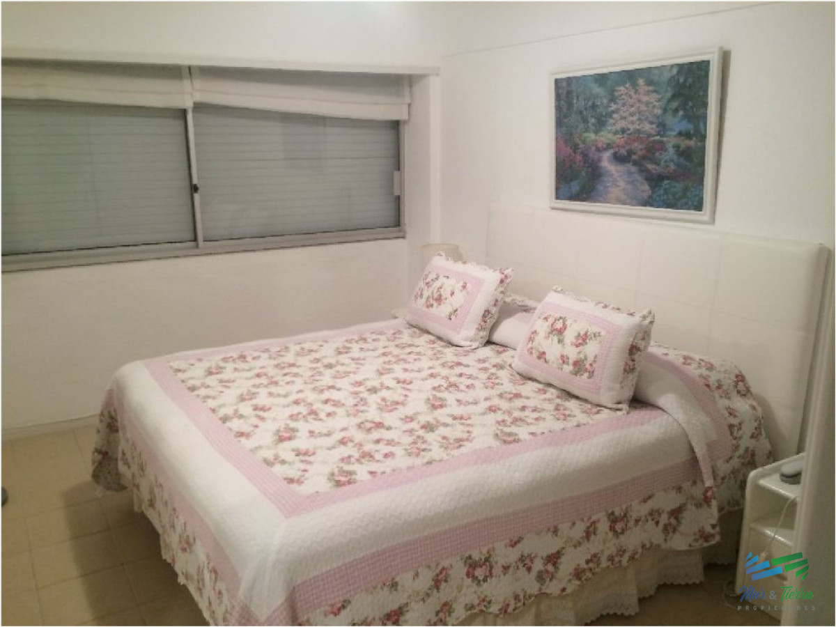 Apartamento ID.1397 - Apartamento en venta, piso alto con vista al mar en Peninsula, Punta del Este