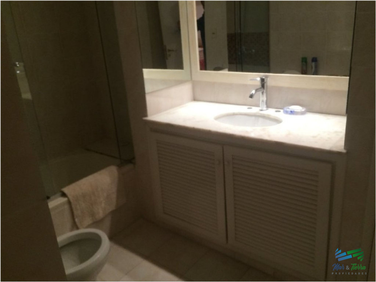 Apartamento ID.1397 - Apartamento en venta, piso alto con vista al mar en Peninsula, Punta del Este