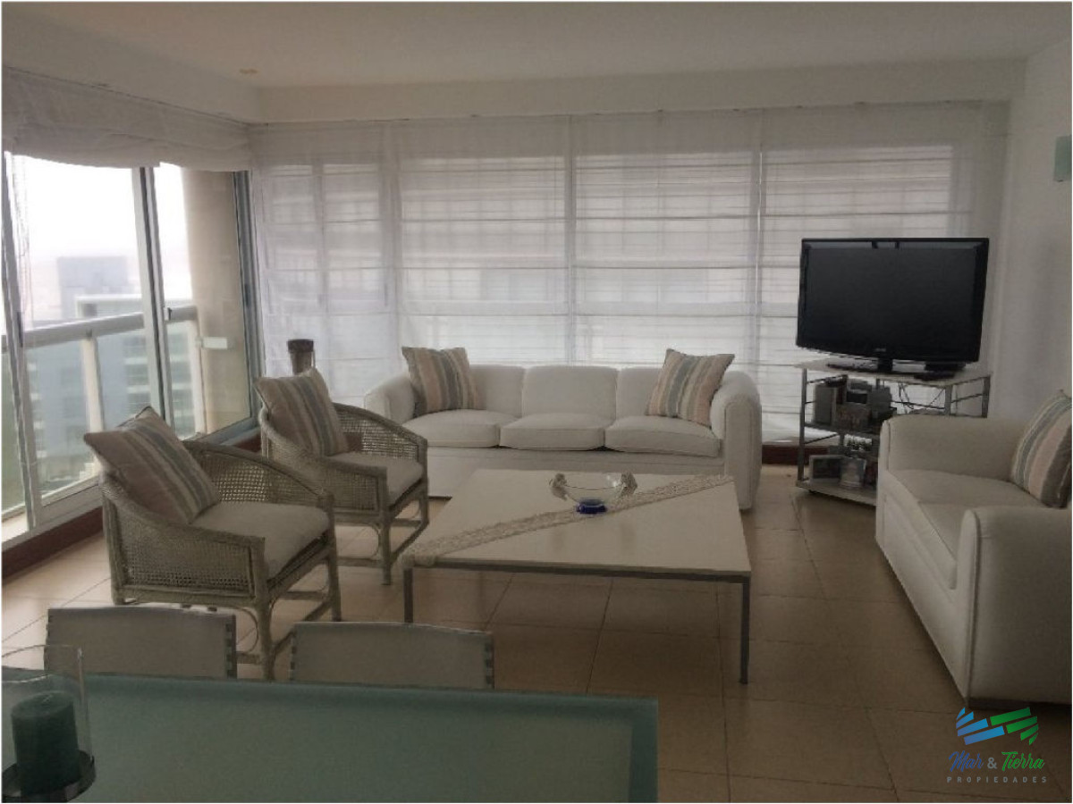 Apartamento ID.1397 - Apartamento en venta, piso alto con vista al mar en Peninsula, Punta del Este