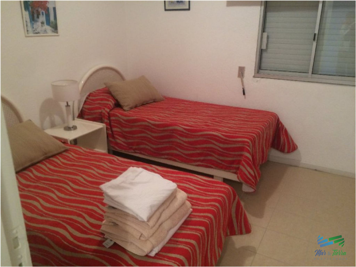 Apartamento ID.1397 - Apartamento en venta, piso alto con vista al mar en Peninsula, Punta del Este