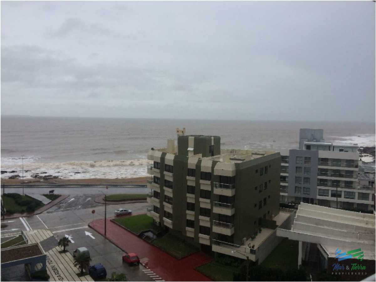 Apartamento ID.1397 - Apartamento en venta, piso alto con vista al mar en Peninsula, Punta del Este