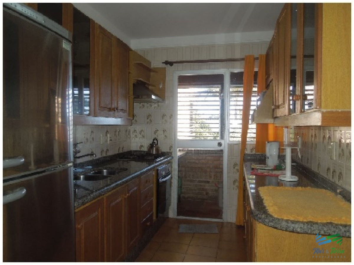 Apartamento ID.1410 - Gran oportunidad en venta!!! Apartamento en primer piso por escalera.