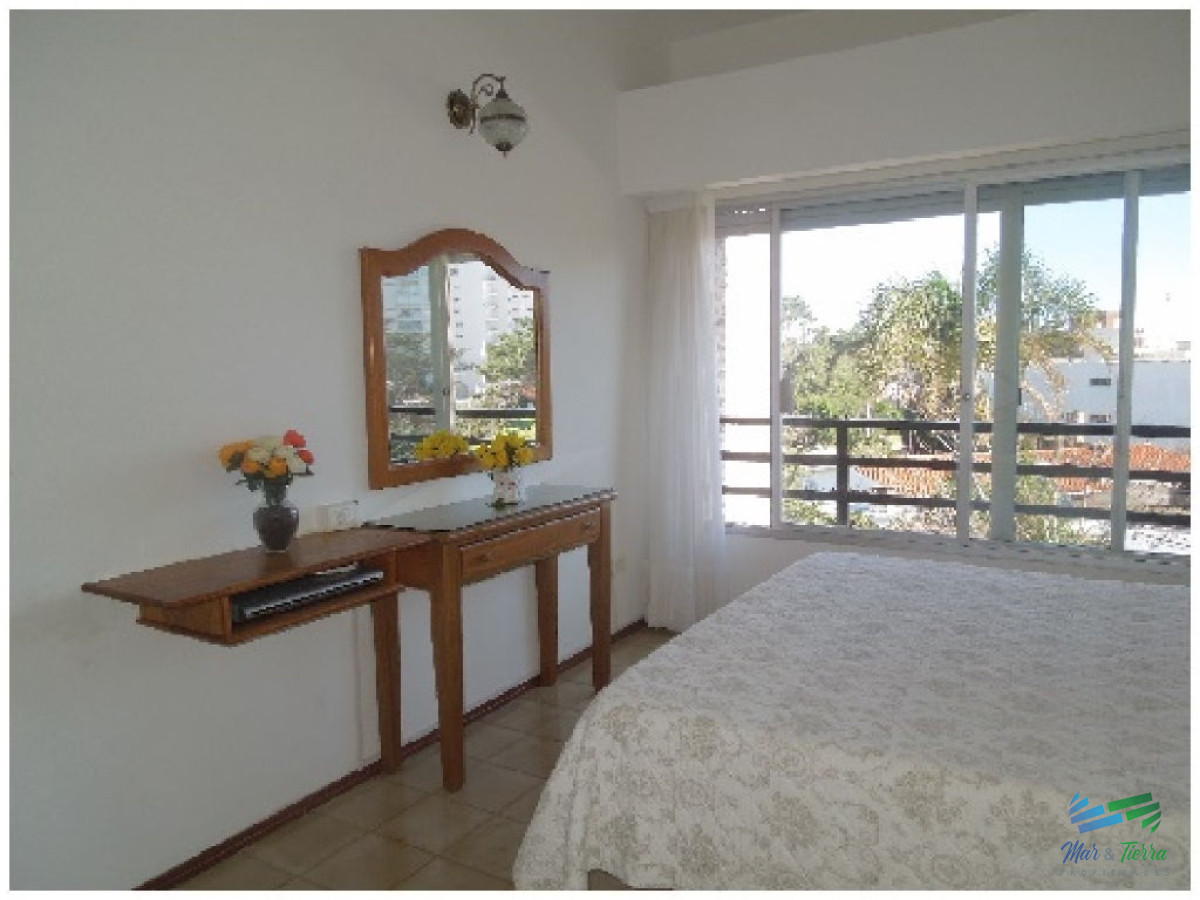 Apartamento ID.1410 - Gran oportunidad en venta!!! Apartamento en primer piso por escalera.