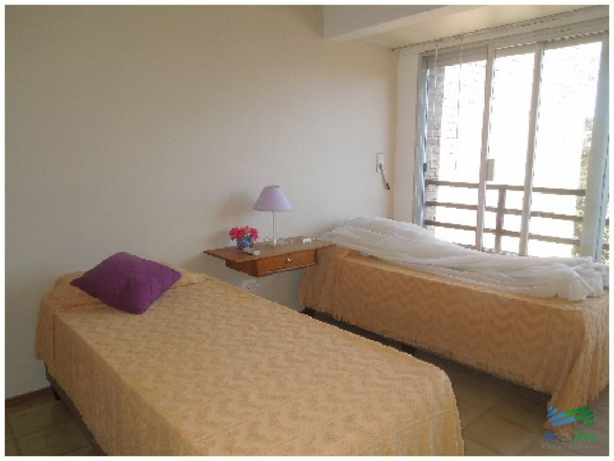 Apartamento ID.1410 - Gran oportunidad en venta!!! Apartamento en primer piso por escalera.