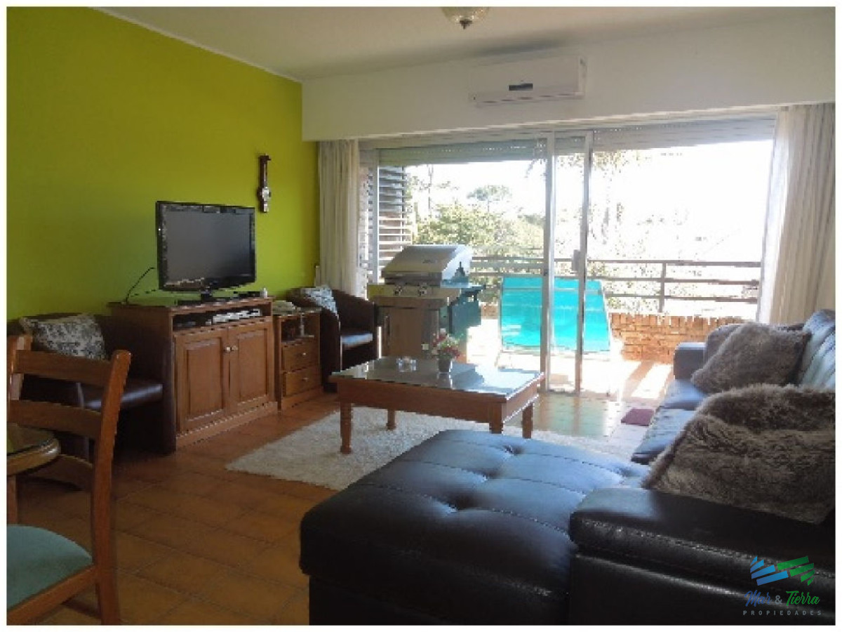 Apartamento ID.1410 - Gran oportunidad en venta!!! Apartamento en primer piso por escalera.