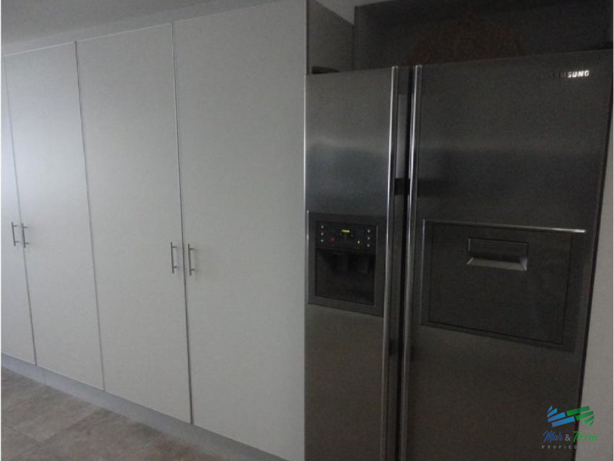 Apartamento ID.1482 - Espectacular planta, piso alto, primera línea frente al mar.