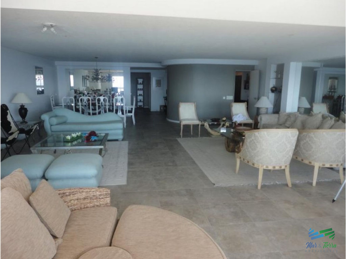 Apartamento ID.1482 - Espectacular planta, piso alto, primera línea frente al mar.