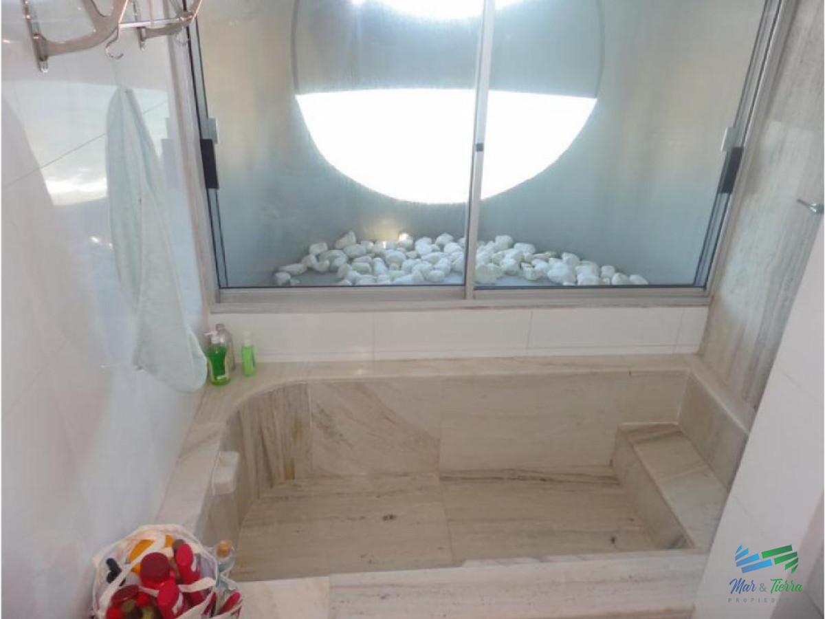 Apartamento ID.1482 - Espectacular planta, piso alto, primera línea frente al mar.
