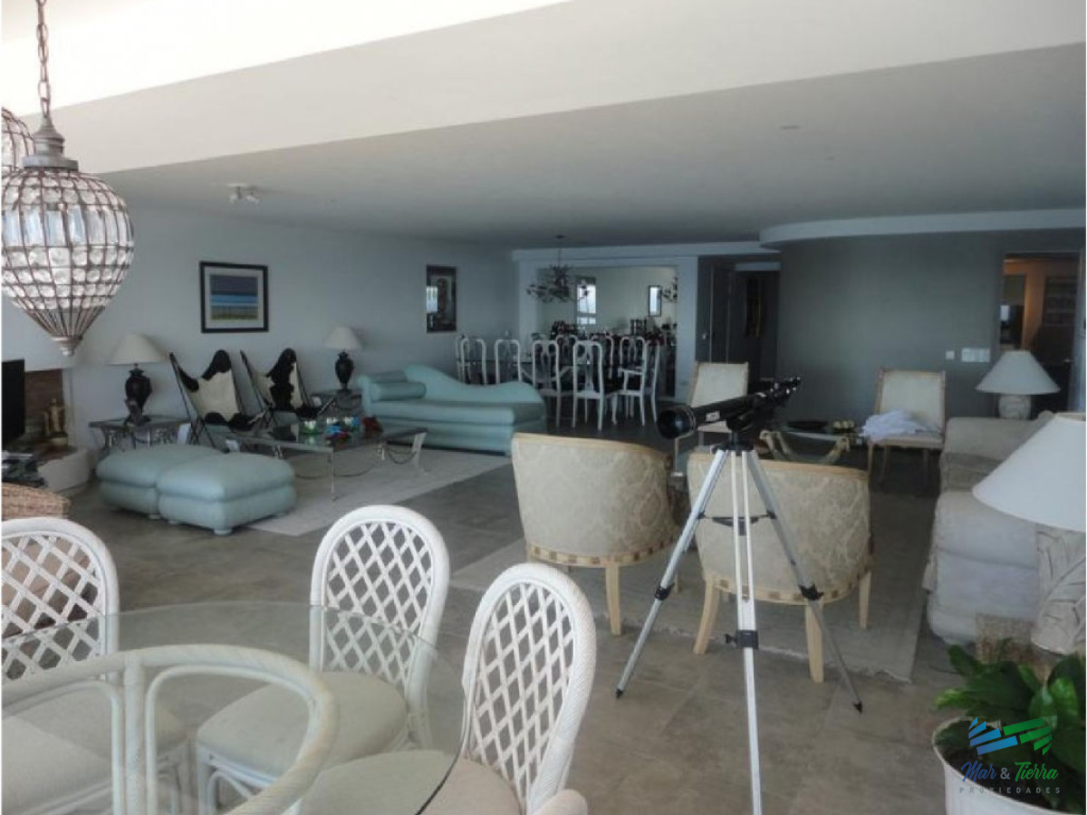 Apartamento ID.1482 - Espectacular planta, piso alto, primera línea frente al mar.