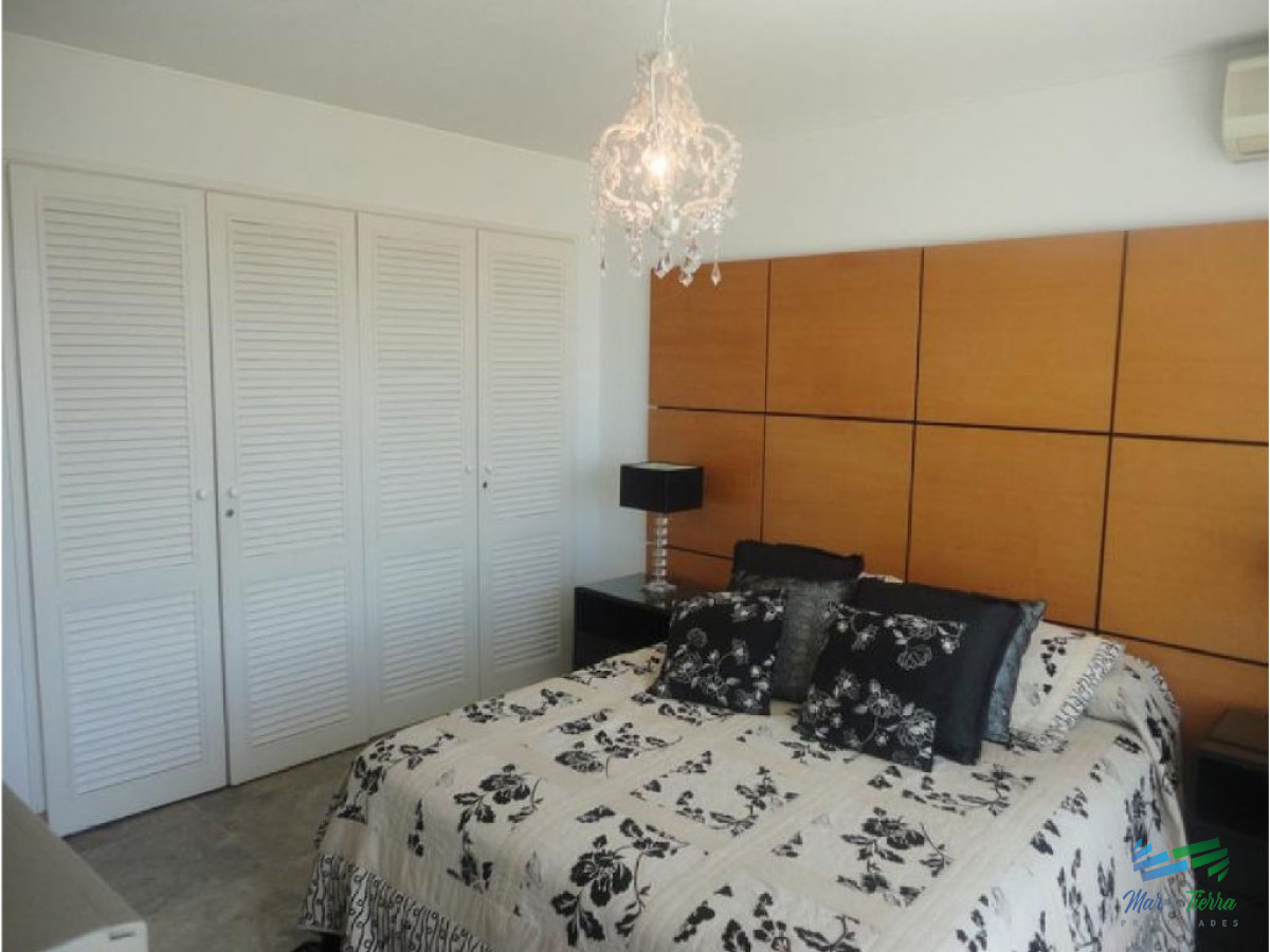Apartamento ID.1482 - Espectacular planta, piso alto, primera línea frente al mar.