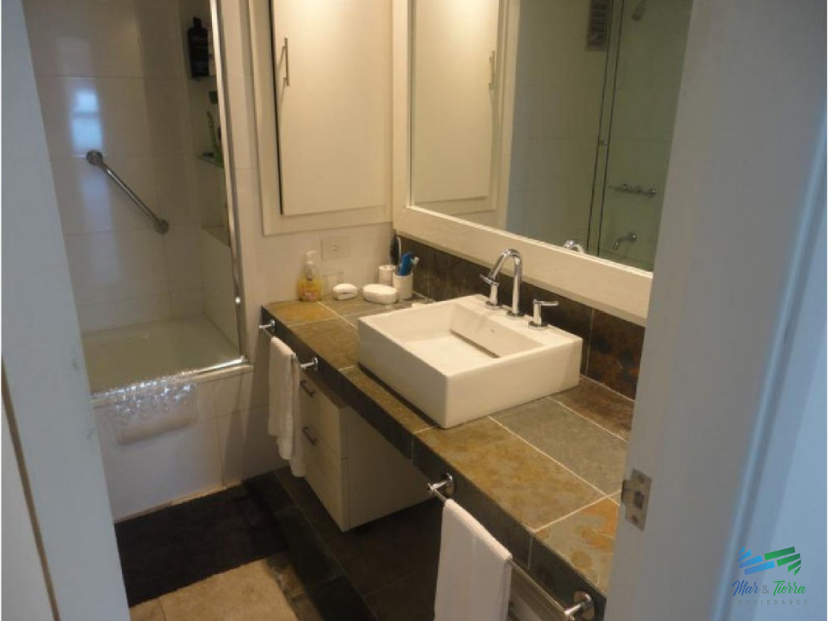 Apartamento ID.1482 - Espectacular planta, piso alto, primera línea frente al mar.