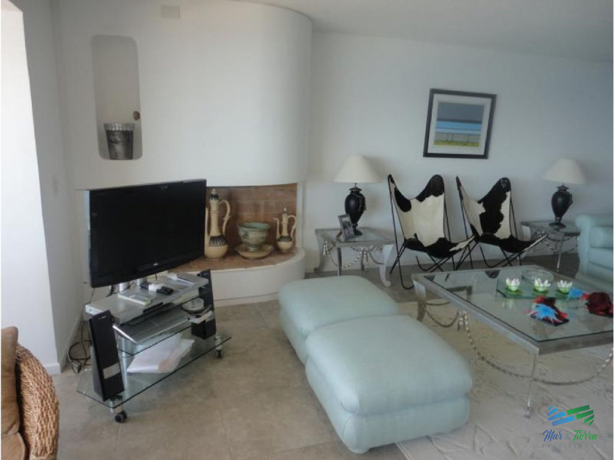 Apartamento ID.1482 - Espectacular planta, piso alto, primera línea frente al mar.