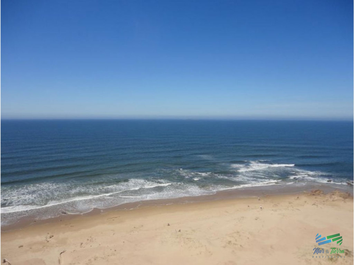 Apartamento ID.1482 - Espectacular planta, piso alto, primera línea frente al mar.