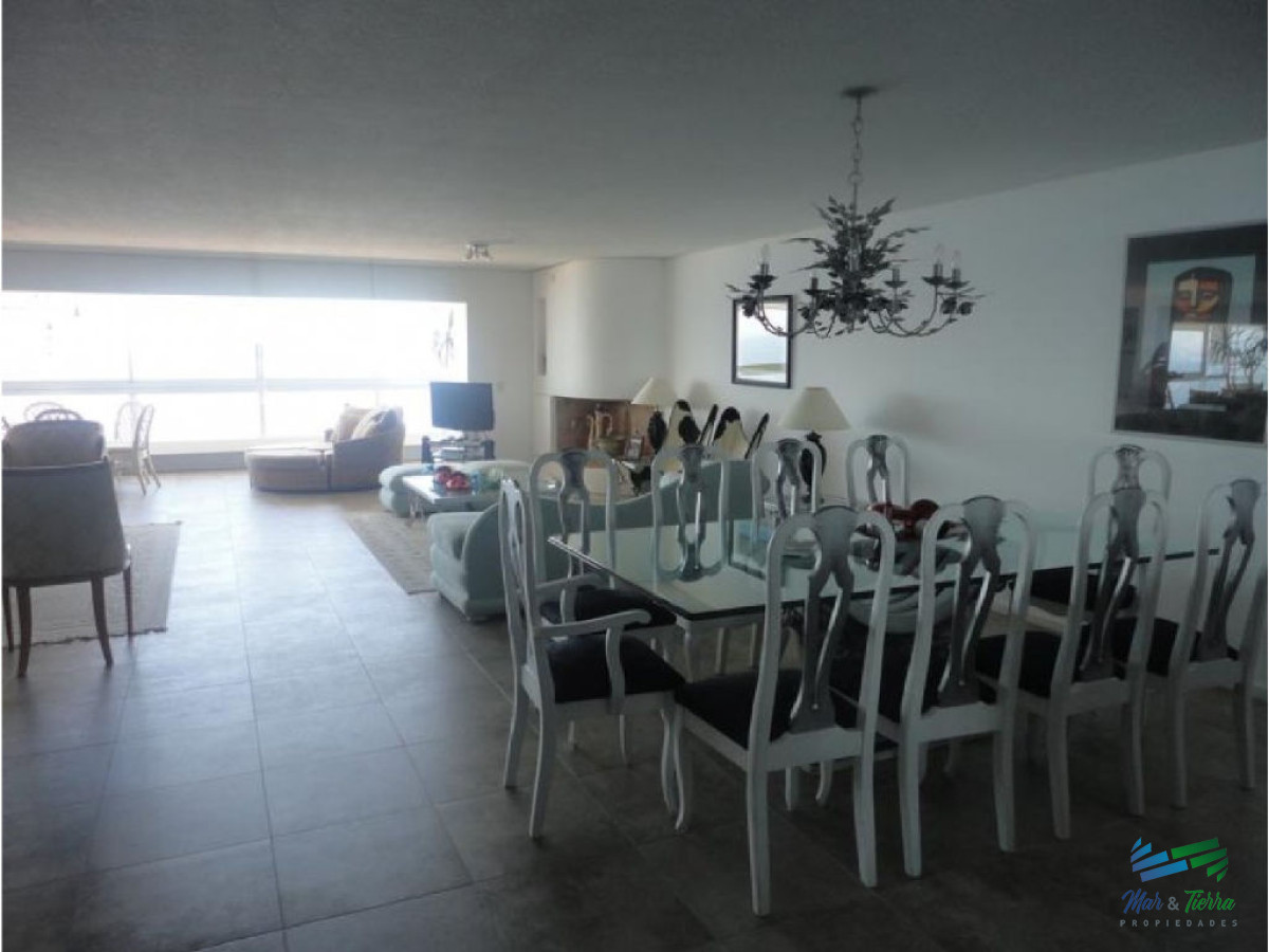 Apartamento ID.1482 - Espectacular planta, piso alto, primera línea frente al mar.