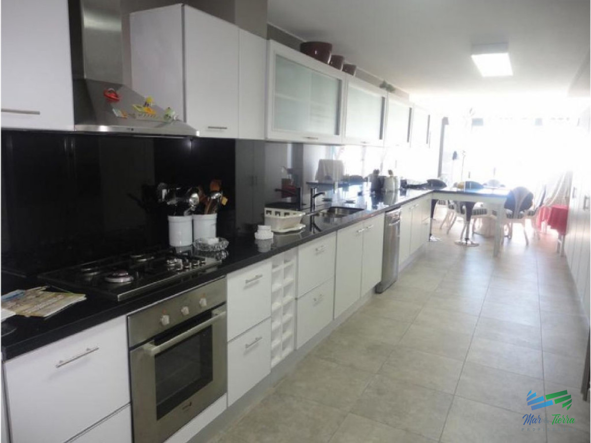 Apartamento ID.1482 - Espectacular planta, piso alto, primera línea frente al mar.