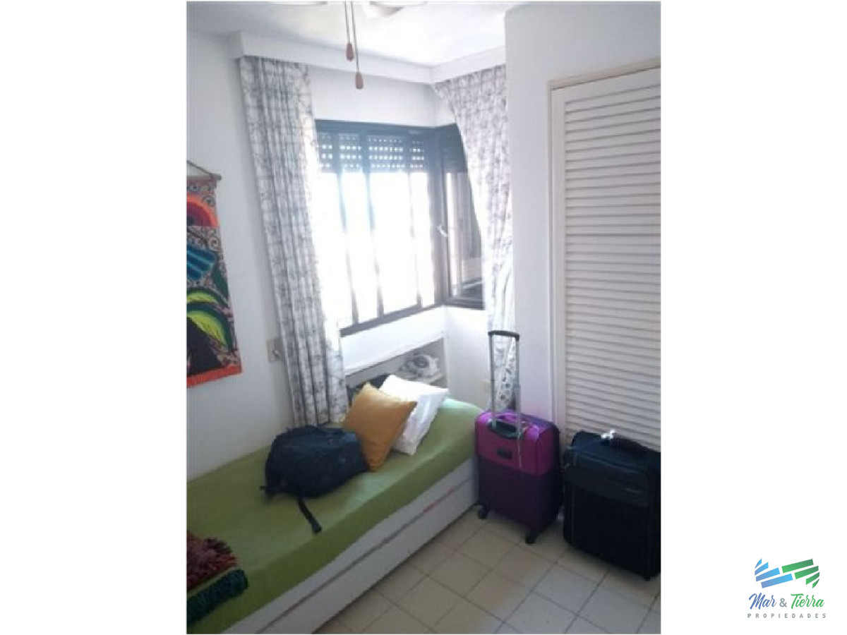 Apartamento ID.1536 - Excelente opción para vivir todo el año y/o vacacionar, ya que se encuentra rodeado de todos los servicios y frente al mar (playa brava).